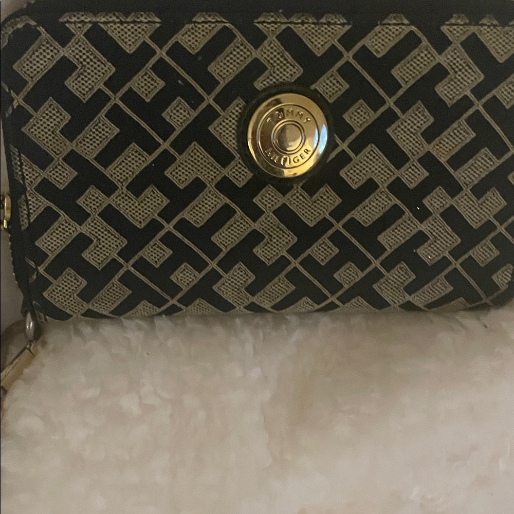 Tommy Hilfiger Black and Gold Geometric Wallet